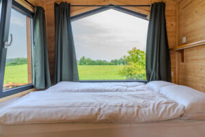 Panoramafenster im Schlafzimmer