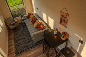 Wohnen und Essen im Tiny Haus Anton
