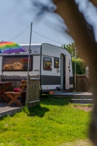Retro-Camper Lotta im Grünen