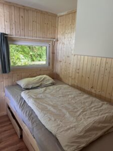 Doppelbett in Karlssons Schlafzimmer