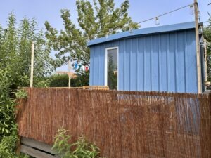 Blaues Tiny Haus Karlsson